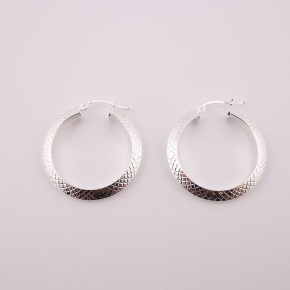 Elegant Women's Sterling Silver Textured Hoop Earrings w/ Hinged Snap Jewelry ** - Picture 8 of 10